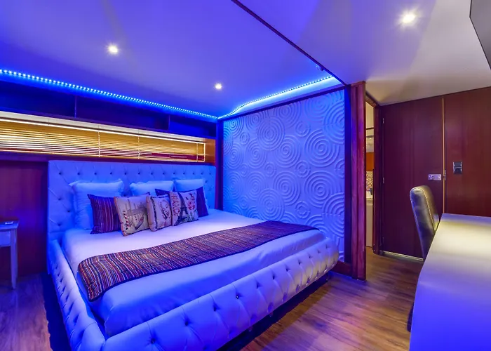 VIP Paris Yacht Hôtel